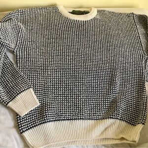 Van Heusen Black and Cream Knit Sweater-Like New!-Large